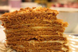 Как приготовить медовый классический торт «Рыжик»