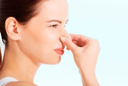 Причины появления кислого запаха пота