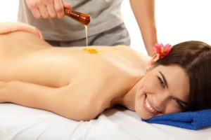 Как делать массаж с медом от остеохондроза в домашних условиях