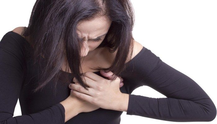 Причины боли в груди разносторонние