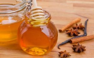 Как применять мед и корицу от холестерина для чистки сосудов