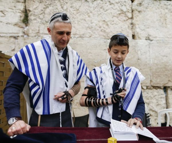 Как проводится обряд обрезания у евреев