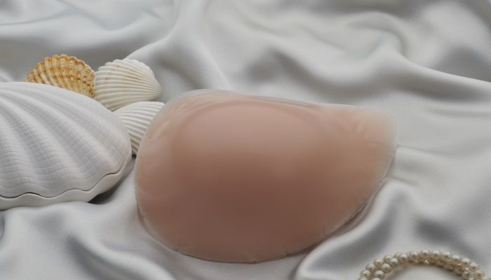 Протезы груди помогают женщине вернуться к прежней жизни после операции